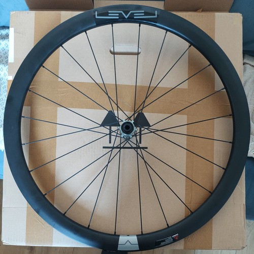 Level front wheel carbon - front,