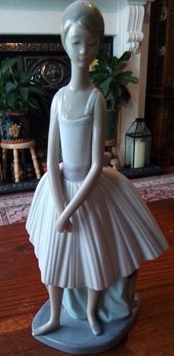 Lladro nao figurine tall - nao,