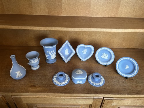 Group lot pieces of - pieces,