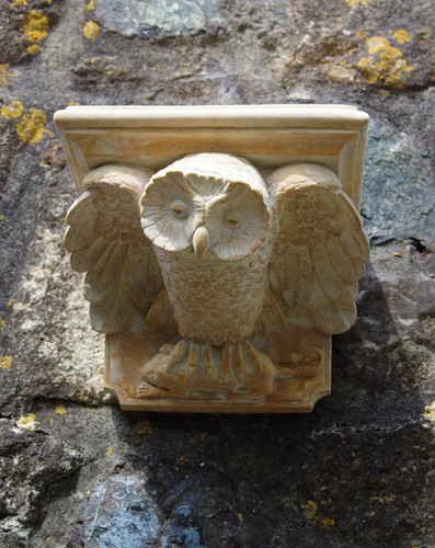 The tudor gate - tudor, mouse