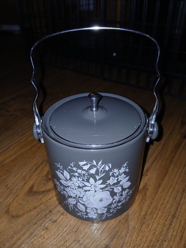 Sandland ware biscuit barrel - ware,
