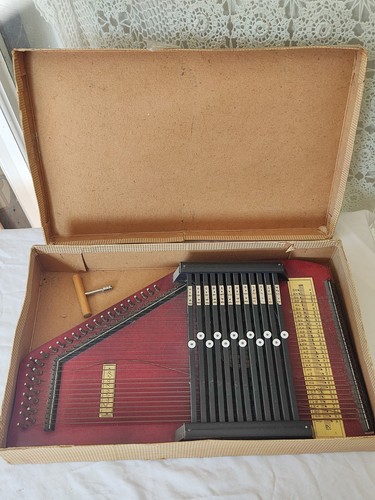 Vintage 1970s autoharp - autoharp, in