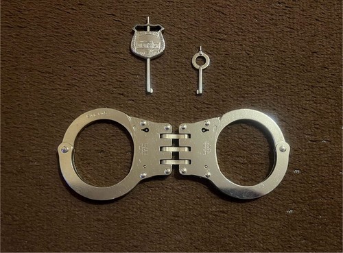 Hiatt hinged handcuffs - hiatt, model