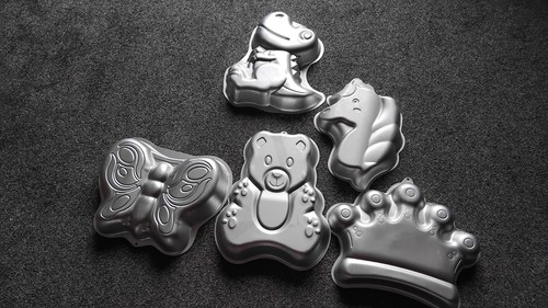 Large novelty aluminium cake - novelty,