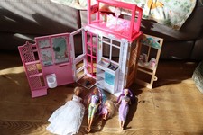 BARBIE HOUSE WITH DOLLS