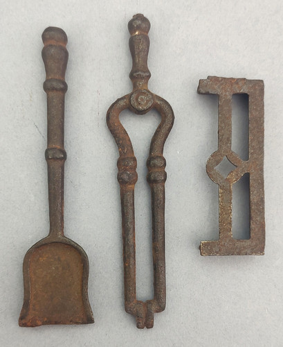 Antique dolls house cast - , metal