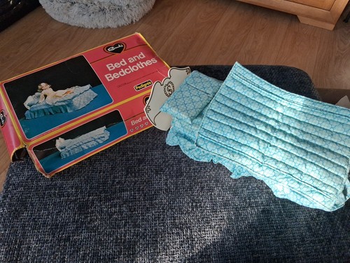 Vntage sindy bed with - with, original