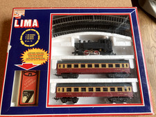 Lima Electric Train Set 1:87 scale/HO Gauge and extra tracks and coaches