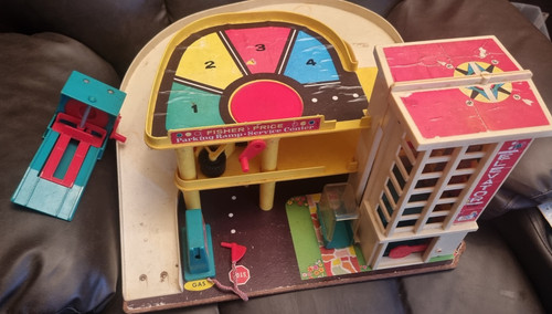 Fisher price garage and - garage, ramp