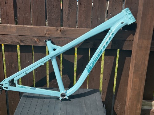 Identiti aka hardtail - identiti,