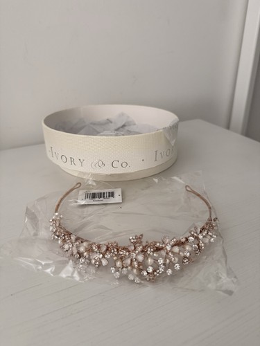 Ivory tiara floral - &,