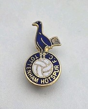 TOTTENHAM HOTSPUR SPURS VINTAGE COFFER PIN BADGE RARE