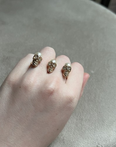 Gold tone triple - skull, pearl