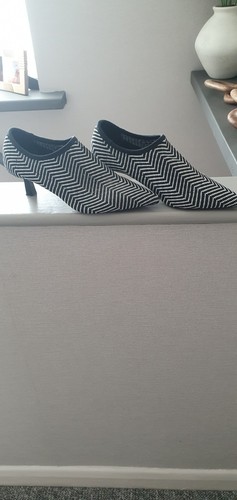 Ladies black white shoes - shoes,, size