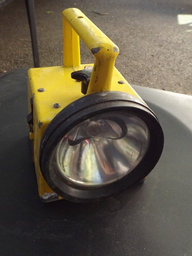 Yellow bardic railway lamp - yellow,