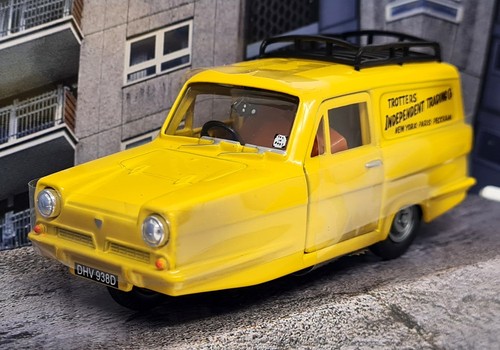 Corgi reliant regal van - 1/36,