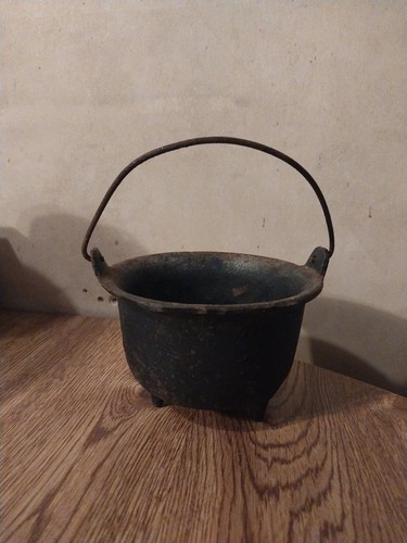 Small cast iron cauldron - pot, 3
