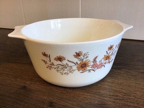 Pyrex large casserole - dish, no