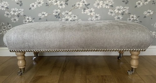 New footstool laura - a,