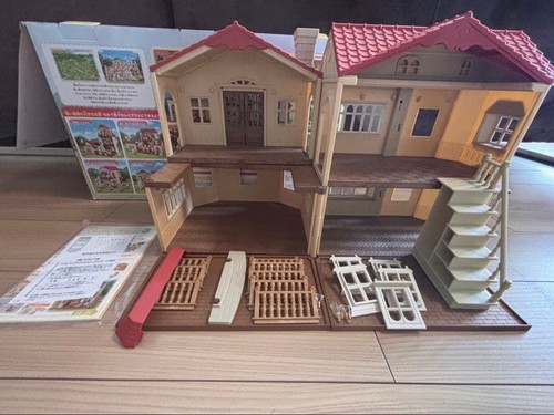 Sylvanian families red - families, roof