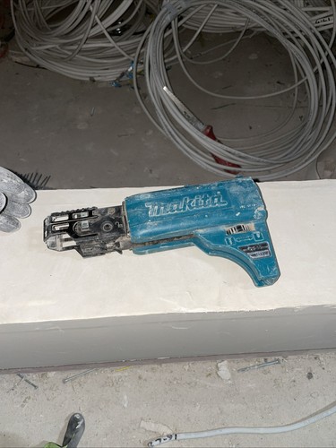 Makita 18vdrywall auto feed - auto,