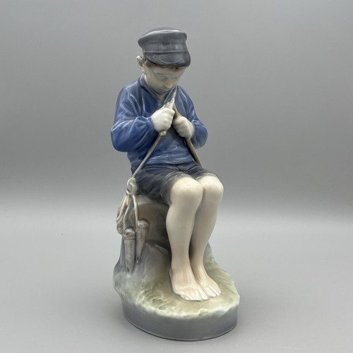 Royal copenhagen figurine 905 - royal,
