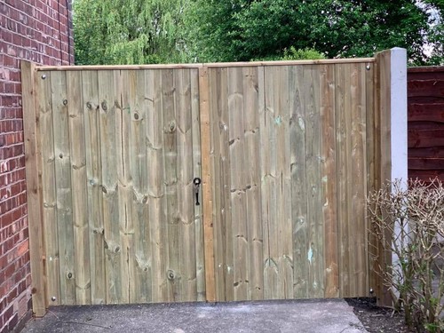 Wooden driveway gates high - wooden,