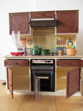 SINDY DOLL KITCHEN UNIT WITH