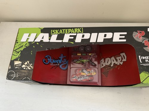 Skatepark half pipe - in, box
