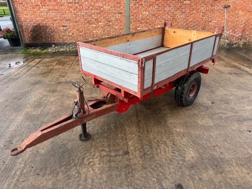 Tractor tipping trailer - , x