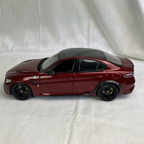 Bburago alfa romeo - 1:18,