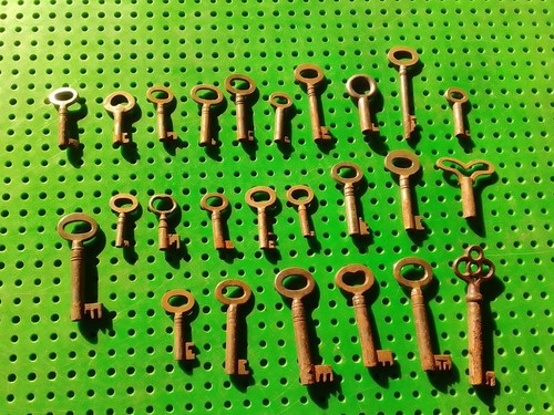 Vintage keys - 25,