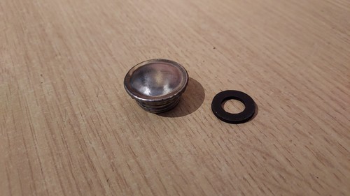 Small fuel filler - cap, seal