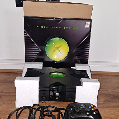 Pristine original xbox console - original,