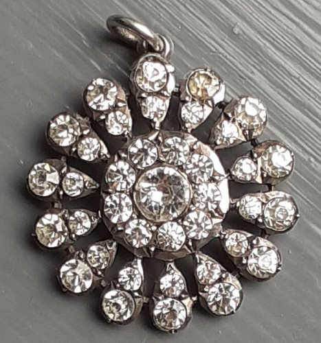 Antique paste pendant - paste, flower