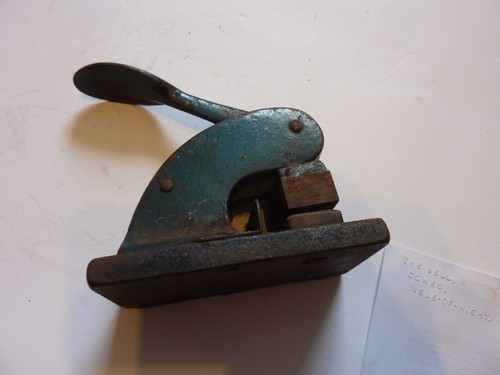 Cast iron desktop embossing - desktop,