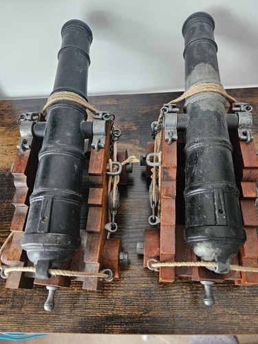 Pair naval cannons model - of,