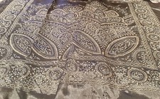END SARI REMNANT SILKY TAUPE PINK EMBOSSED PATTERN 112 CMS. X 44 CMS. FREEPOST!