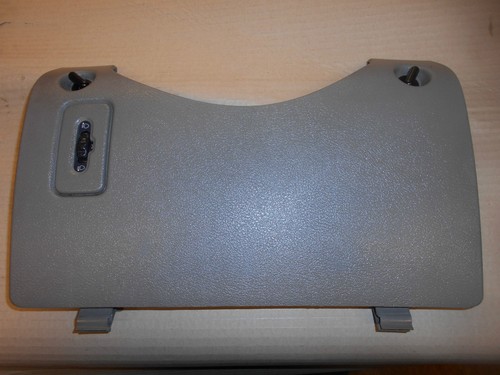 Fuse box cover - fuse, retainers