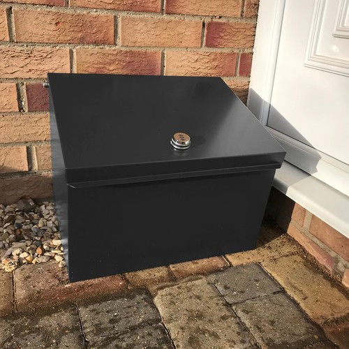 Lockable metal parcel - parcel, delivery