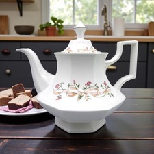 Vintage Johnson Brothers Eternal Beau Ceramic Teapot 2.5pt – Very Good Condition