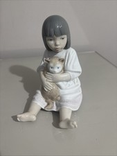 Nao by Lladro Porcelain Figurine Girl Sitting with Cat White Grey Beige FLT27-CD
