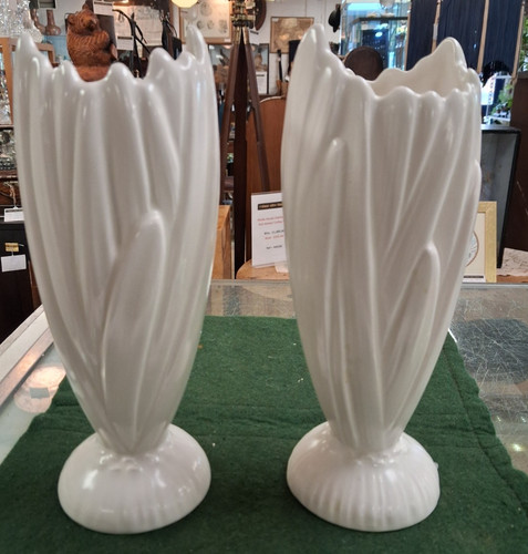 Pair beige sylvac - a, of