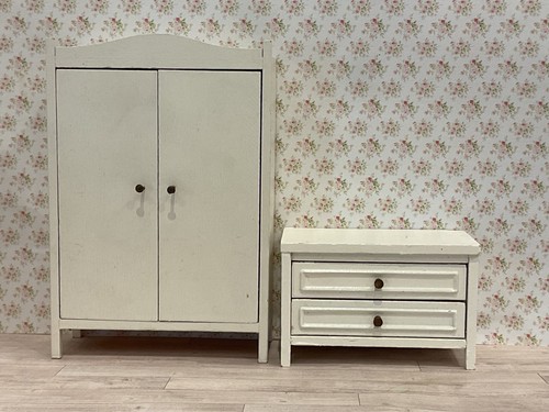 Vintage dolls house - dolls,