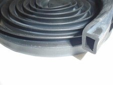 Triumph STAG ** Hood Stowage / Tonneau cover seal ** ZKC730. NEW !