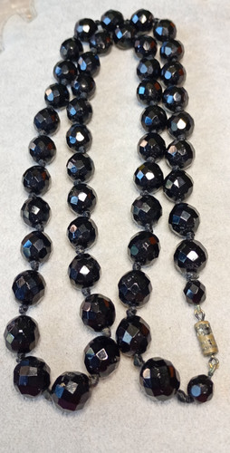 Black faceted glass beads - black,