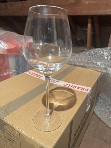 Large red wine - red, glasses