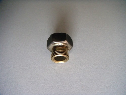 Oxygen concentrator fitting - , to