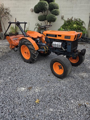 Kubota b6000 compact tractor - kubota,