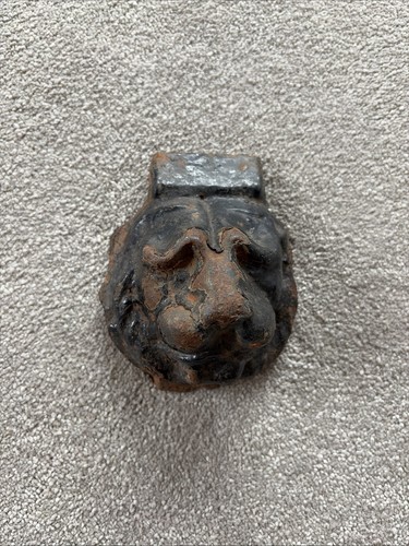 Antique cast iron lion - cast,